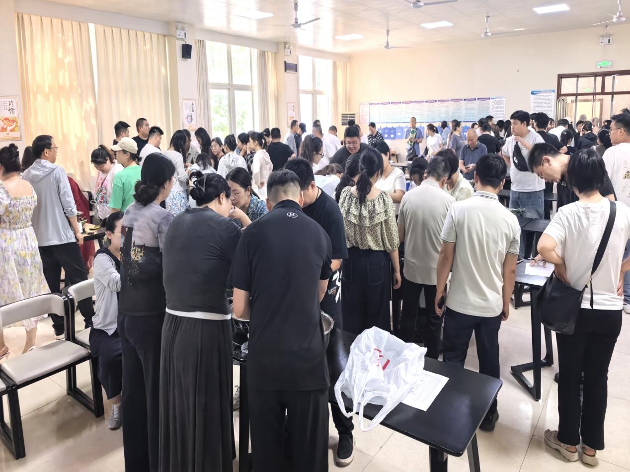 学院开展端午节包粽子活动